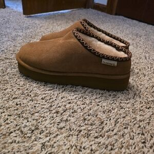 Bearpaw Tan Suede Platform Slippers